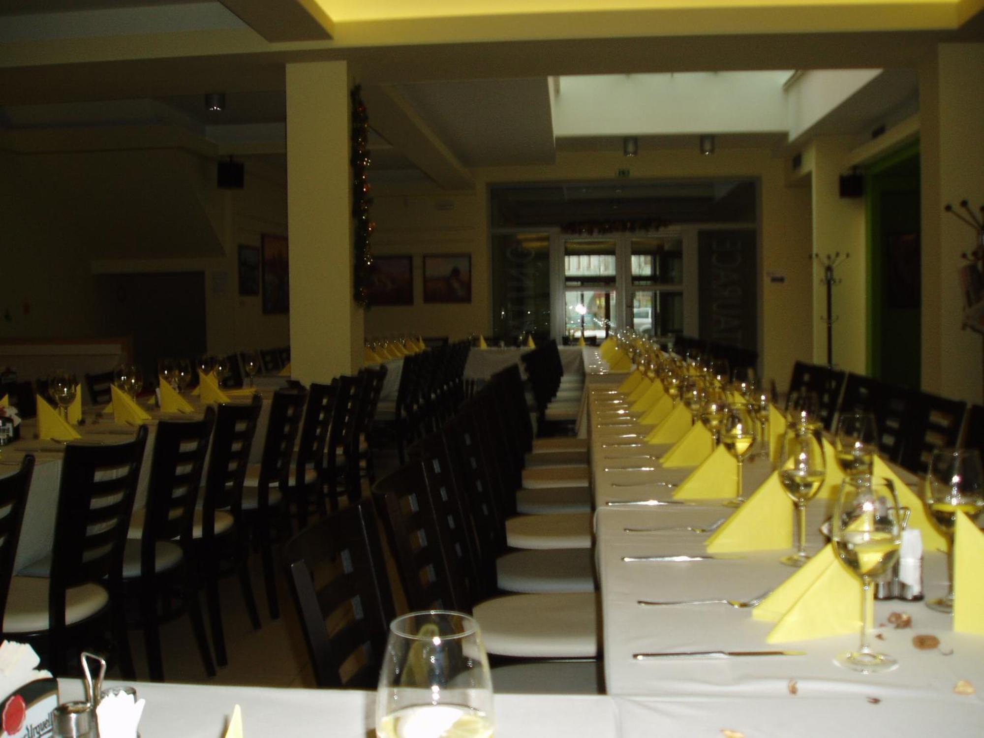 Hotel Kaskada Ledeč nad Sázavou Bagian luar foto
